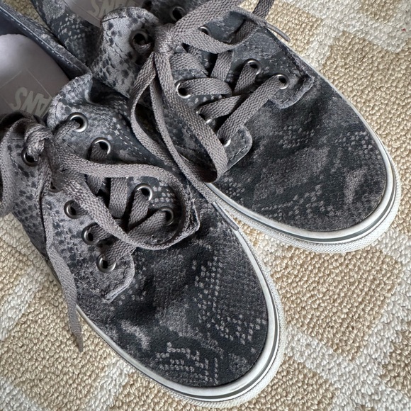 Vans Gray Snake Print Canvas Skate Sneakers Lace Up Low Top Shoes Size 9 - Picture 4 of 12